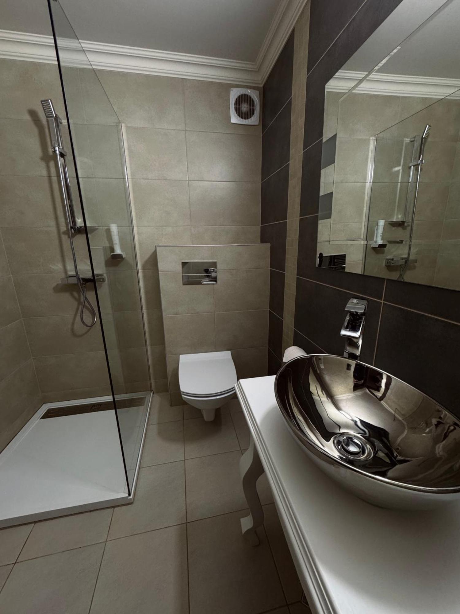 Conacul Pestera Ursilor Chiscau エクステリア 写真